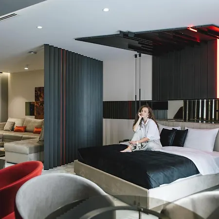 Zeneva Lux Hotel 4*