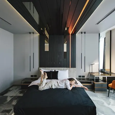 Zeneva Lux Hotel