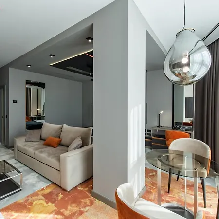 Zeneva Lux فندق كراغوييفاك