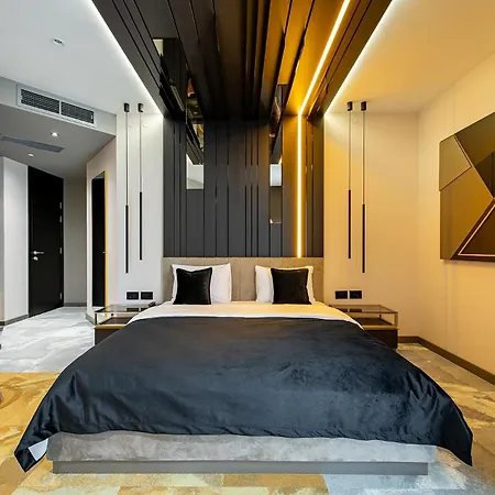 Zeneva Lux فندق كراغوييفاك