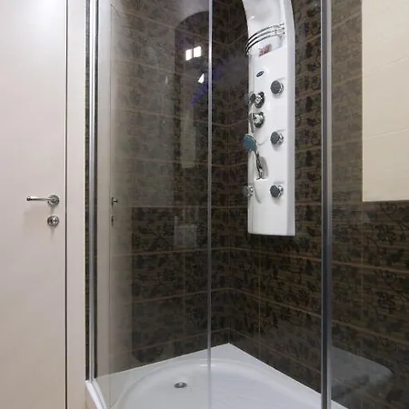 Zeneva Lux فندق كراغوييفاك