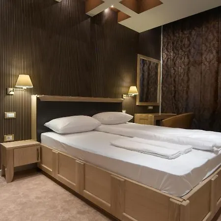 فندق Zeneva Lux 4*